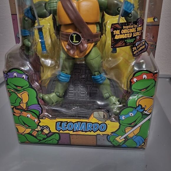 Classic Teenage Mutant Ninja Turtles Leonardo Playmate Classic Collection Figure - Picture 3 of 9